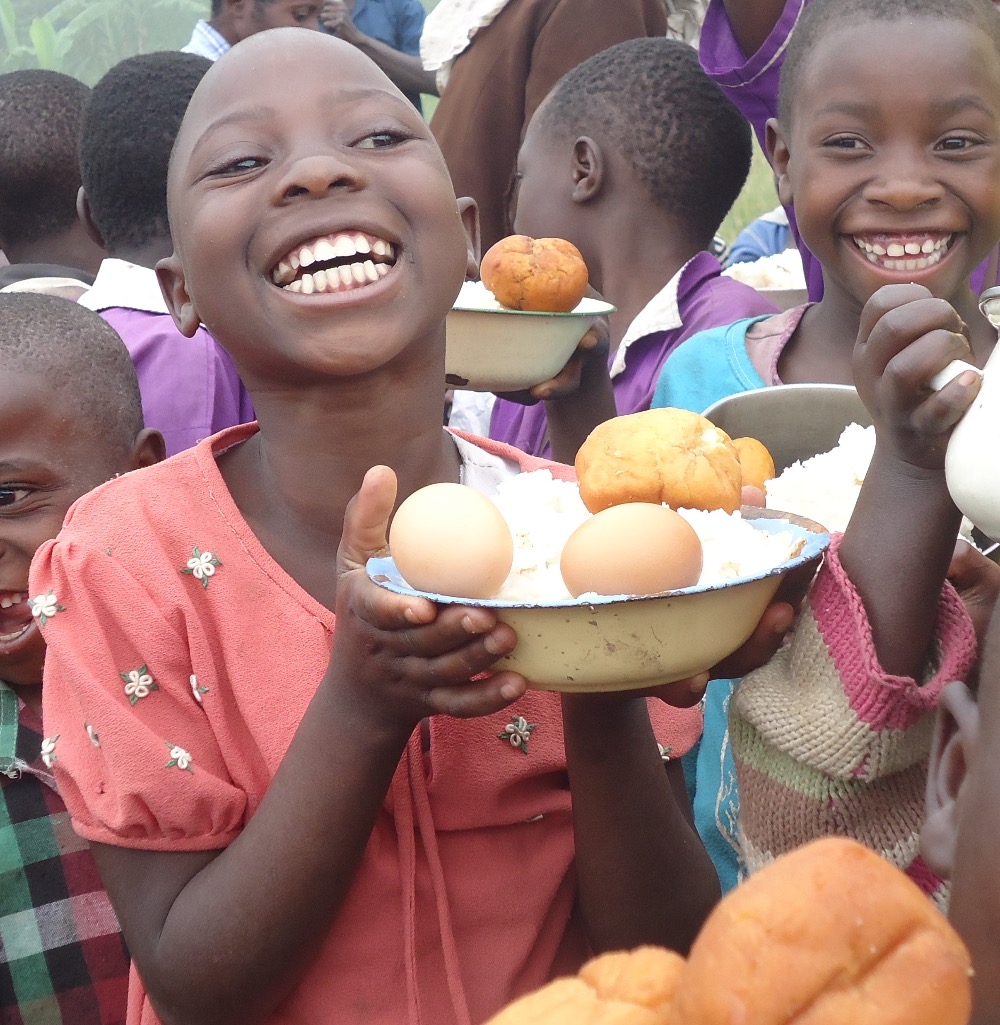 De-Worm Uganda Children at KHPS by Hank Pellissier 